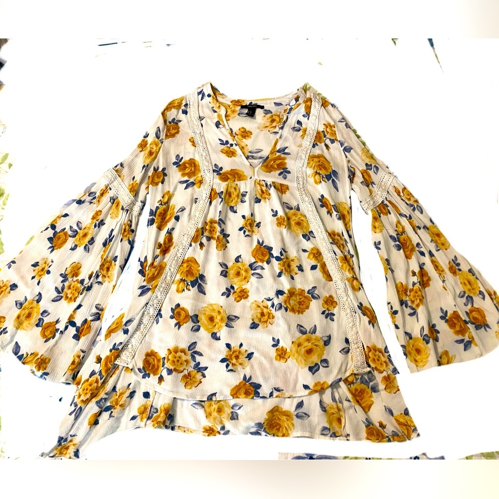 *RARE* Forever 21 Bell Sleeve Floral Yellow Top